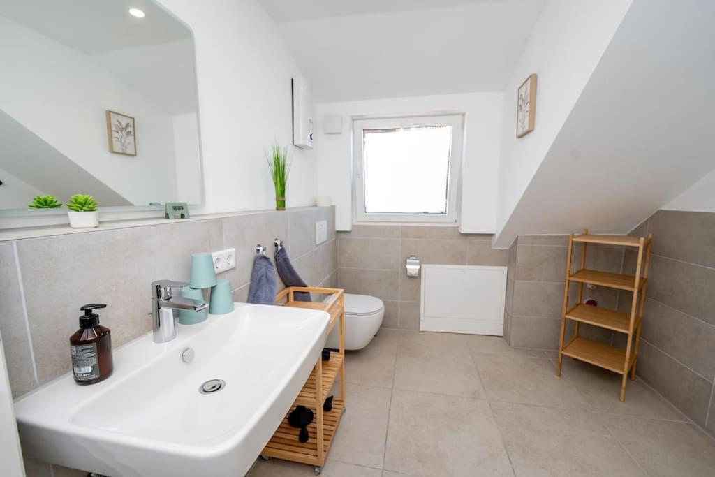 Moderne Maisonette Wohnung Im Fluesseviertel BRE Екстериор снимка